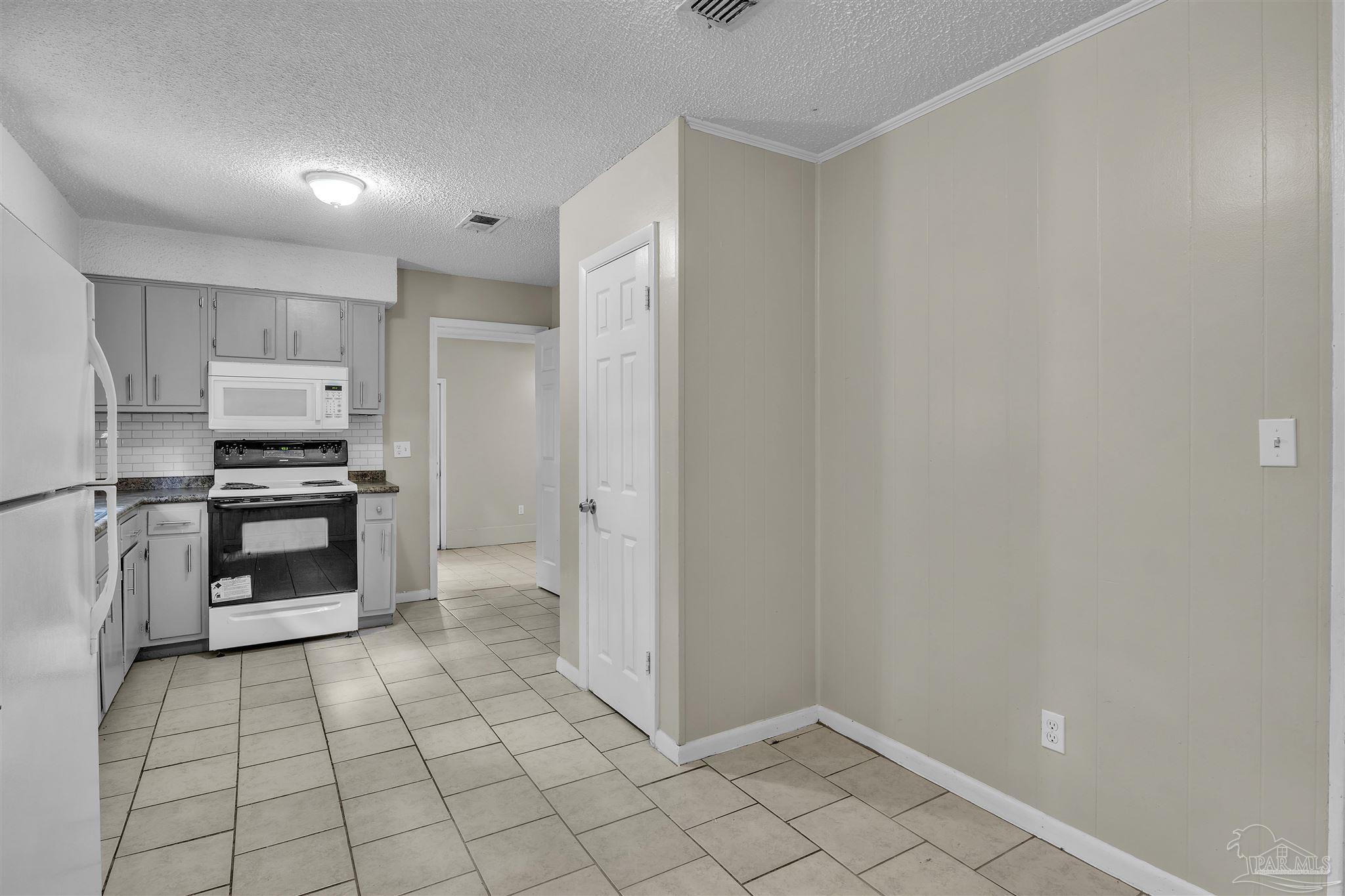 907 Colbert Avenue Pensacola, FL 32507 - Photo 11 of 37