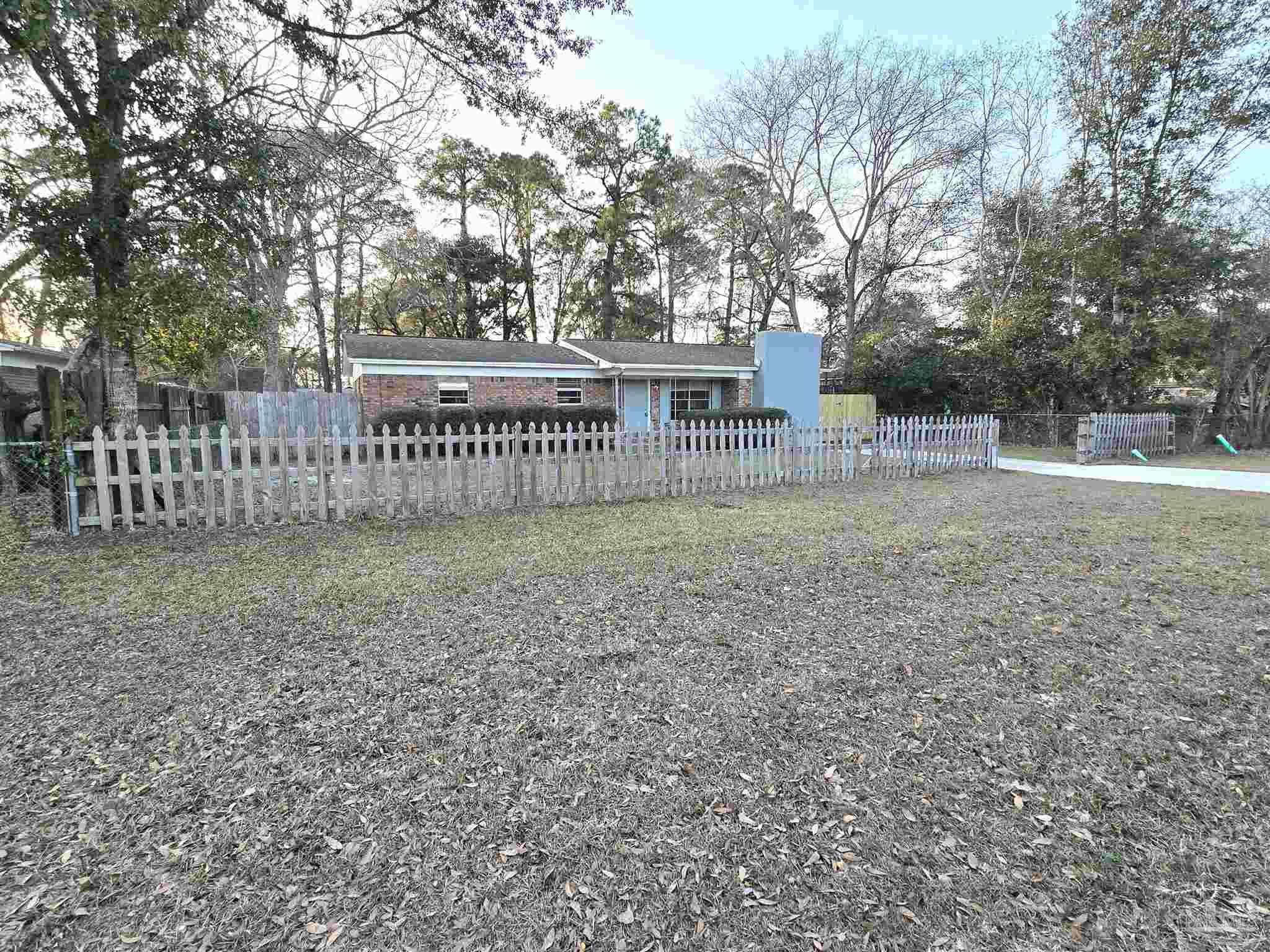 907 Colbert Avenue Pensacola, FL 32507 - Photo 4 of 37