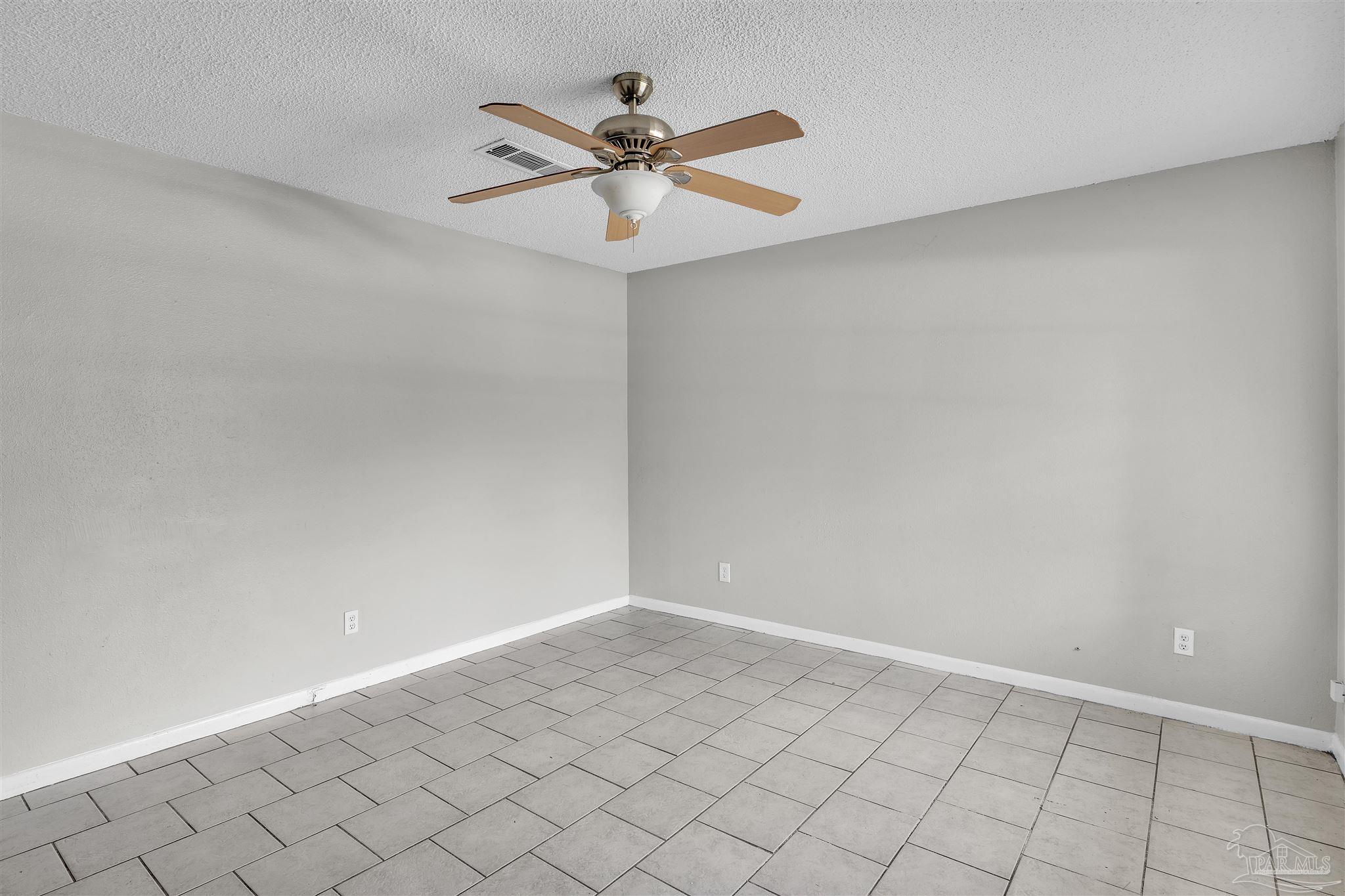 907 Colbert Avenue Pensacola, FL 32507 - Photo 5 of 37