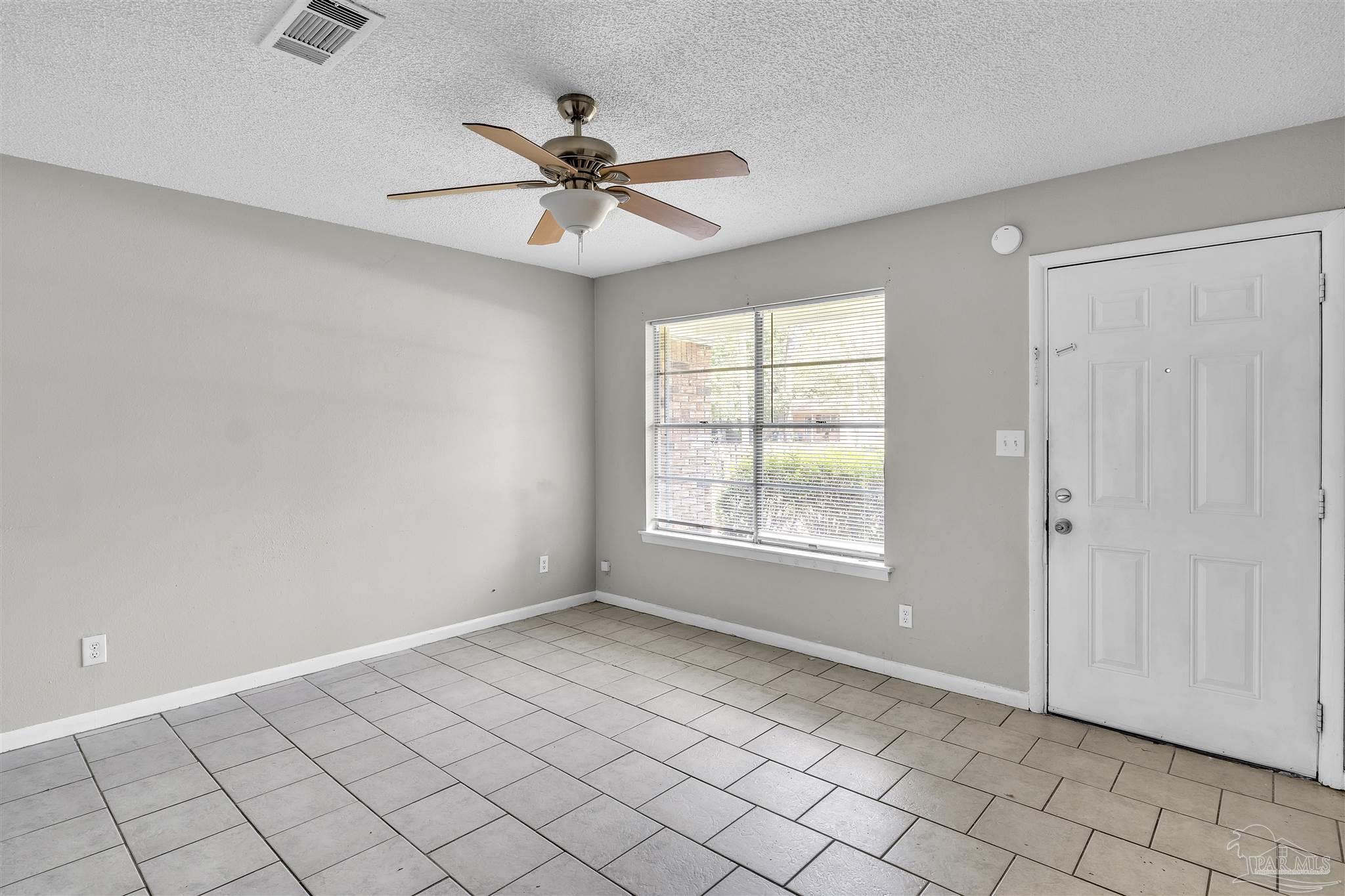 907 Colbert Avenue Pensacola, FL 32507 - Photo 7 of 37