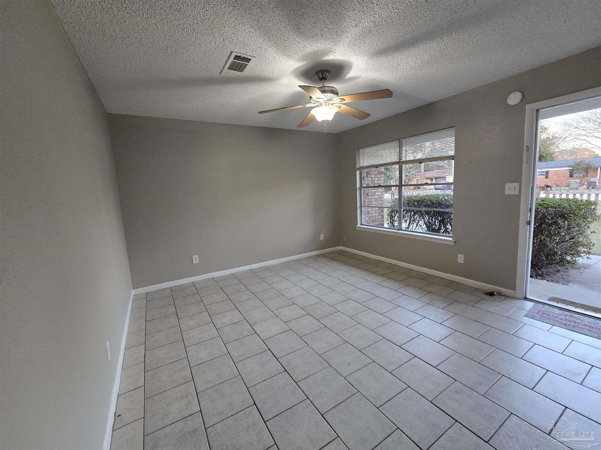 907 Colbert Avenue Pensacola, FL 32507 - Photo 8 of 37