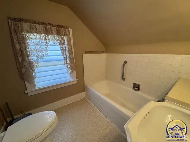 $159,000 | 200 Miami Street, Hiawatha, KS 66434