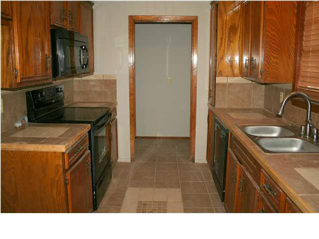 214 Fox Meadows Road Jackson, MS 39212 - Photo 3 of 8 Kitchen