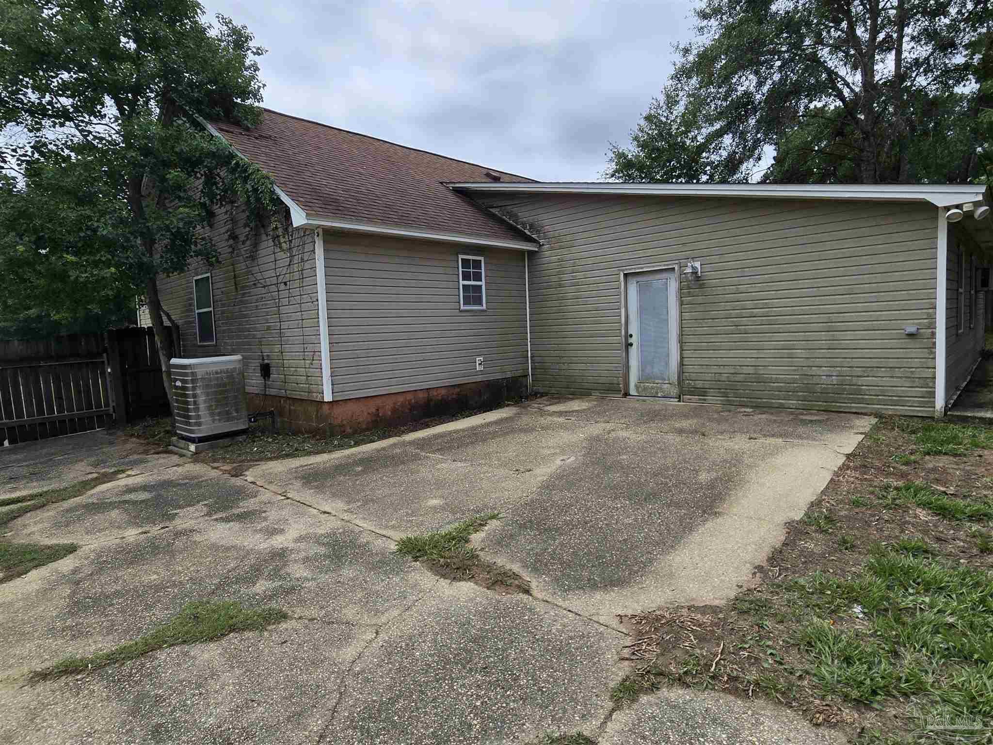 1646 Eagle Terrace Cantonment, FL 32533 - Photo 13 of 21