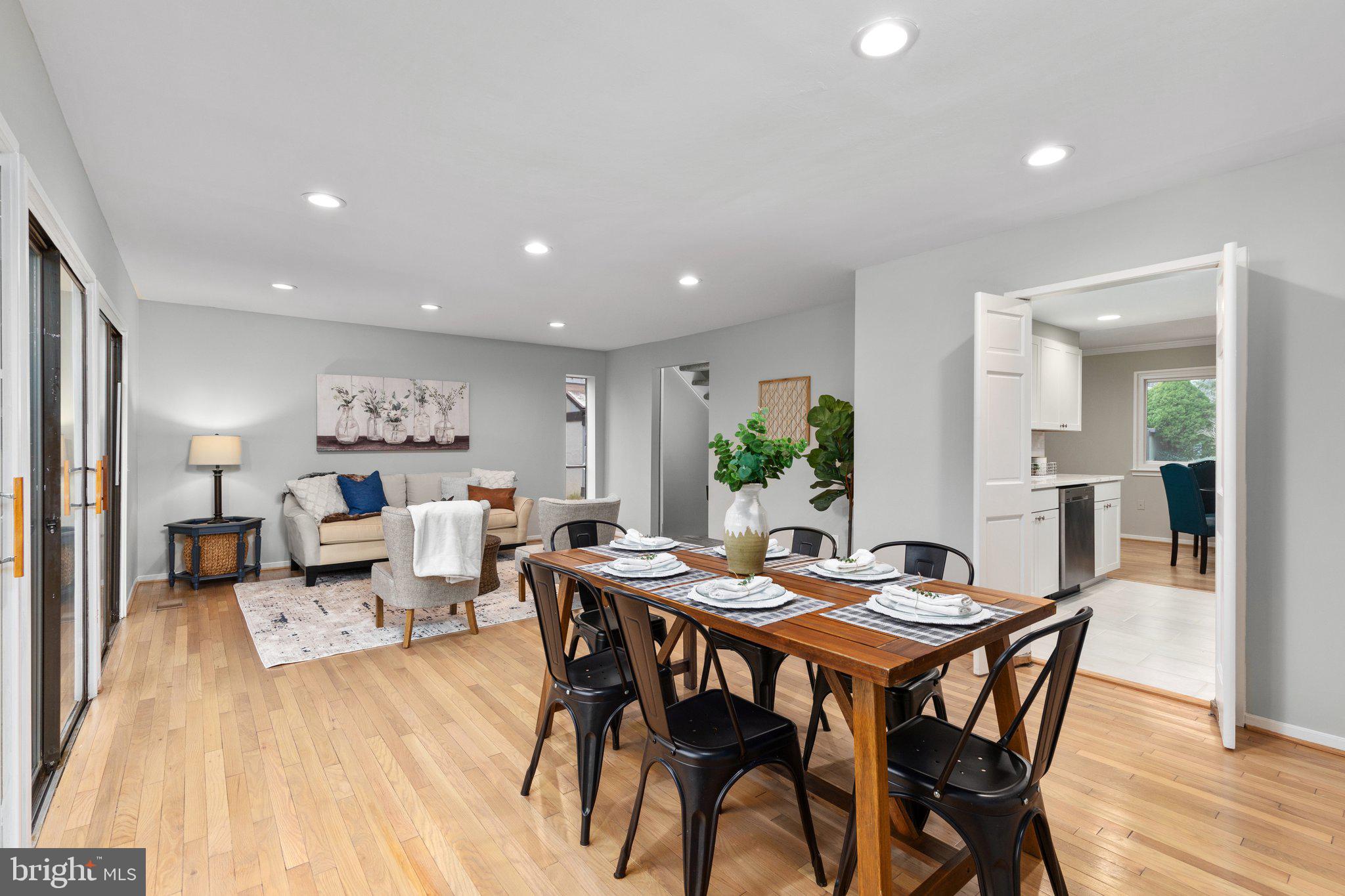 2271 Wheelwright Court Reston, VA 20191 - Photo 13 of 33 Dining room
