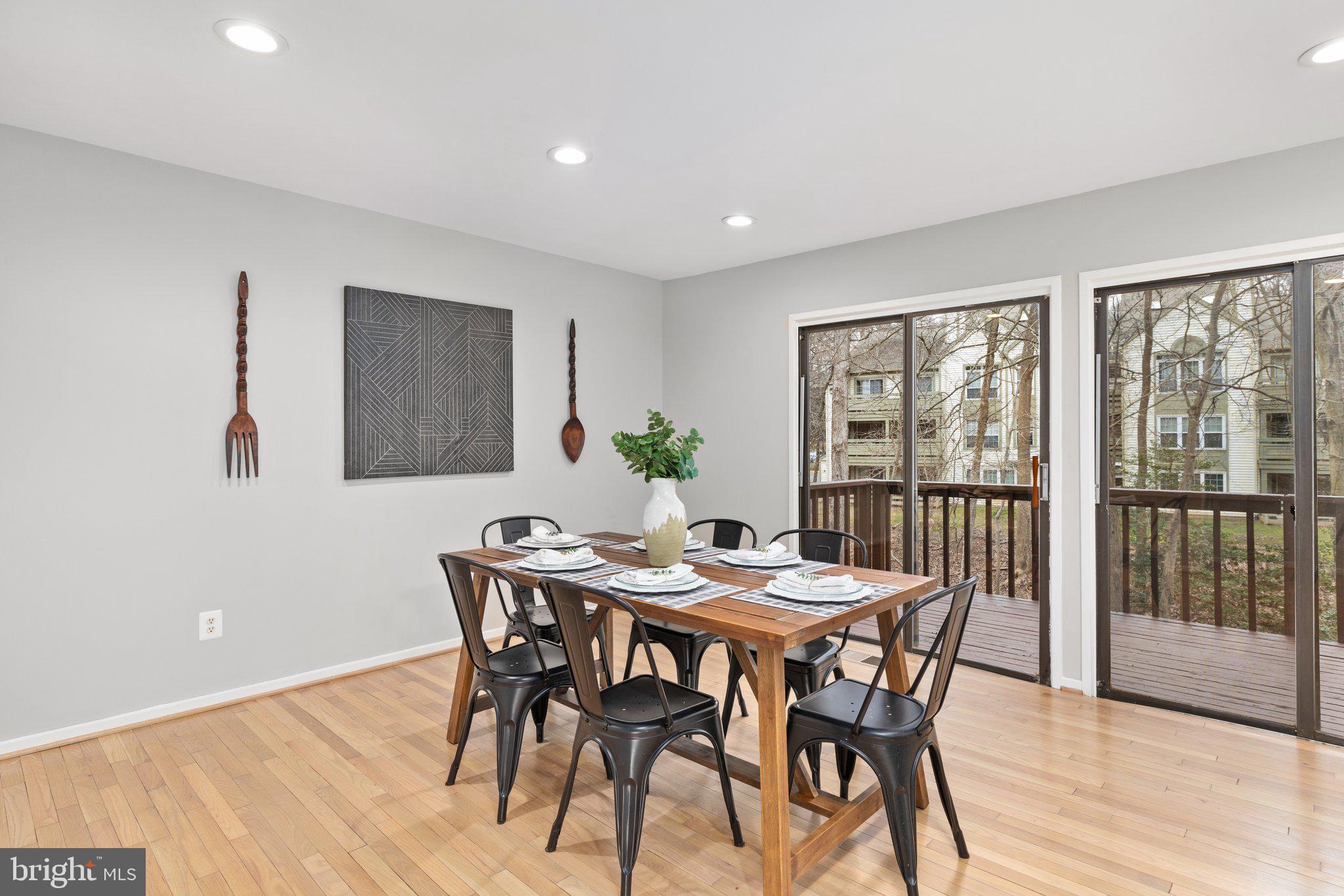 2271 Wheelwright Court Reston, VA 20191 - Photo 14 of 33 Dining room