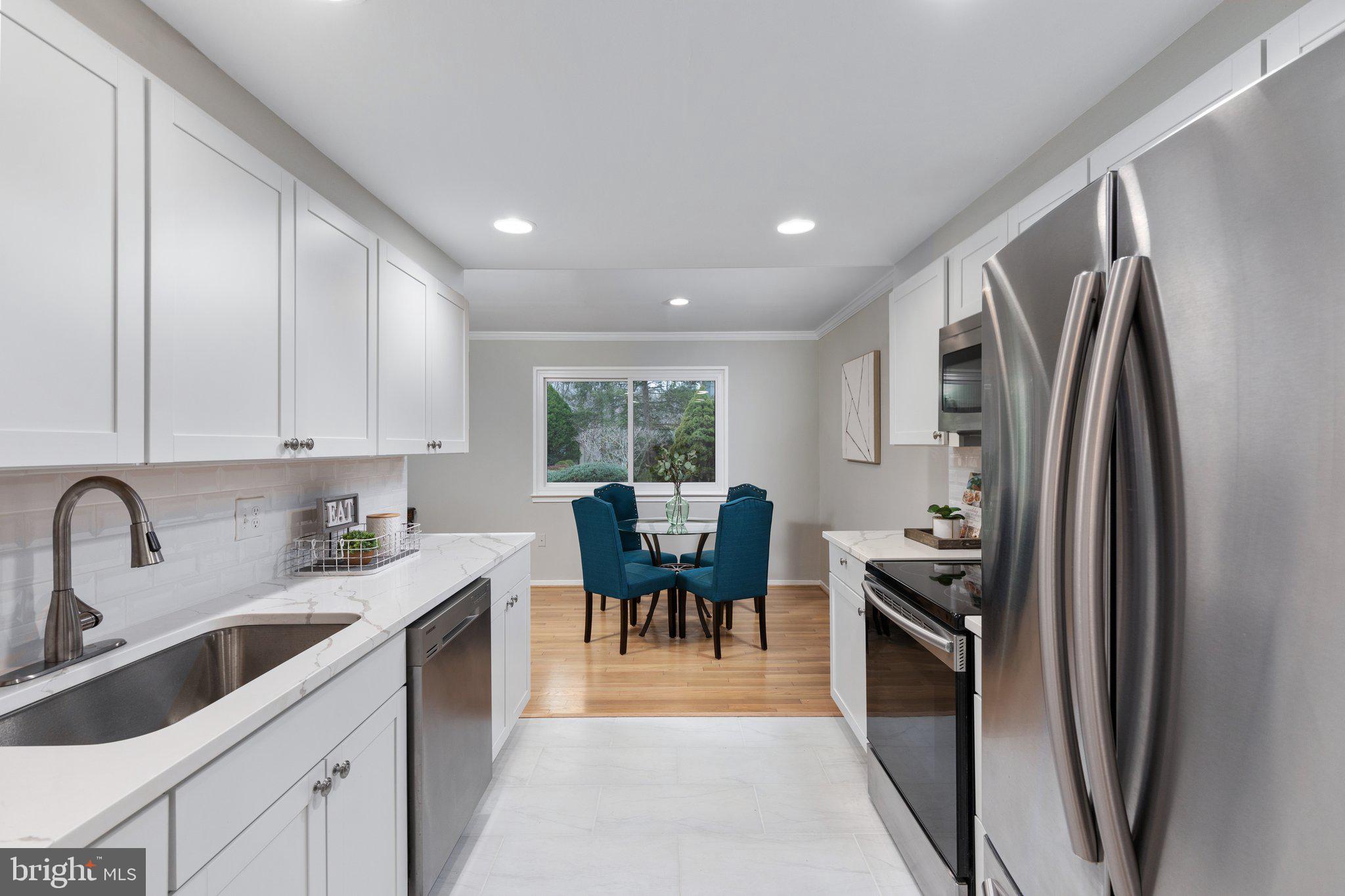 2271 Wheelwright Court Reston, VA 20191 - Photo 7 of 33 Kitchen