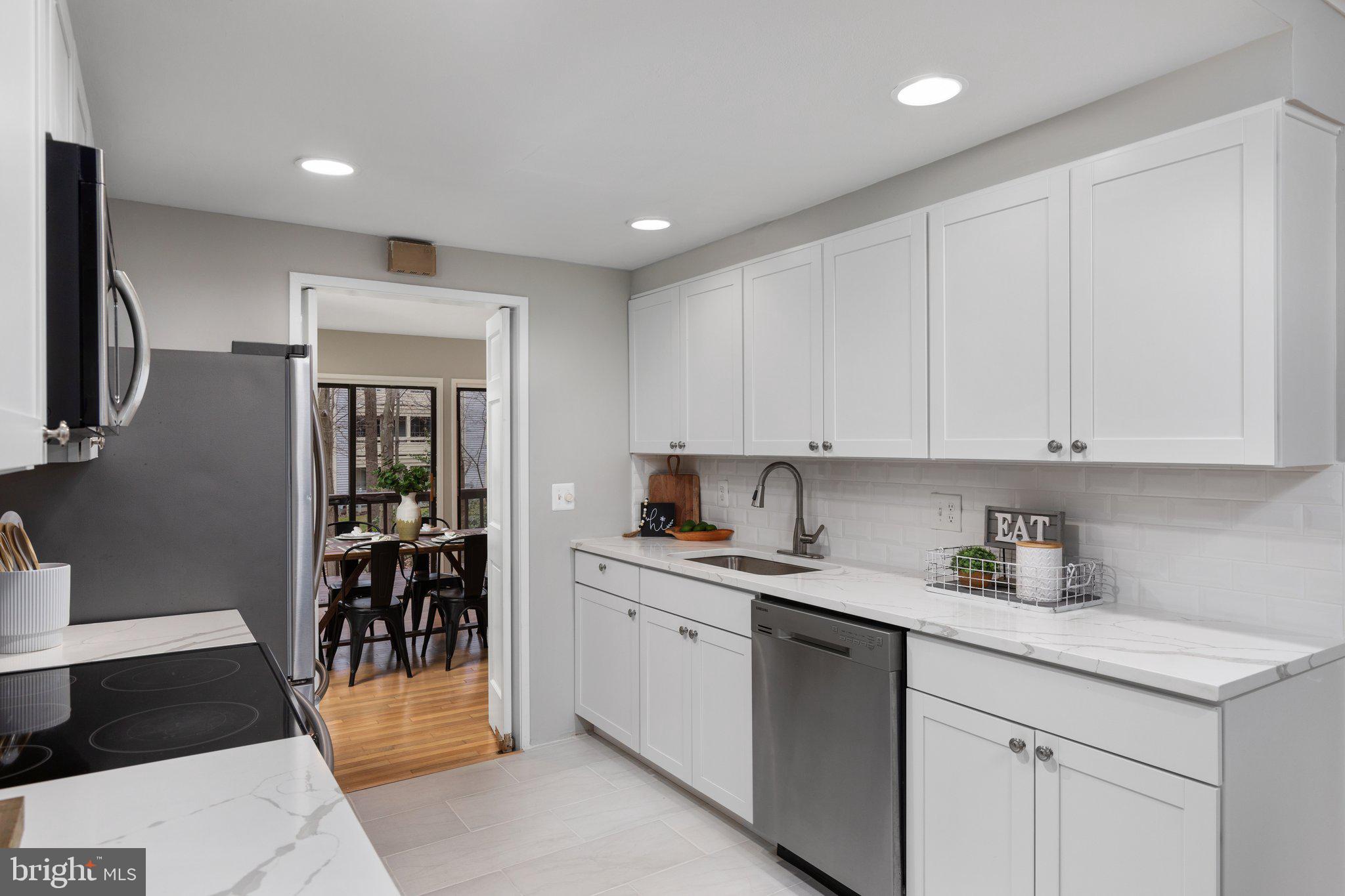 2271 Wheelwright Court Reston, VA 20191 - Photo 8 of 33 Kitchen