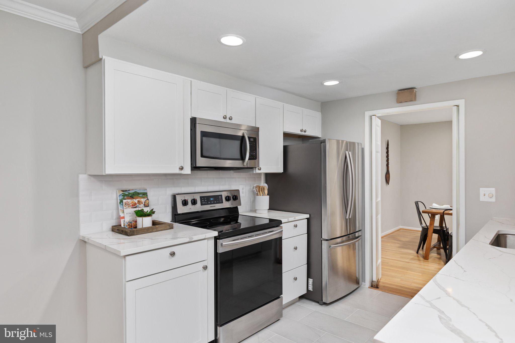 2271 Wheelwright Court Reston, VA 20191 - Photo 9 of 33 Kitchen