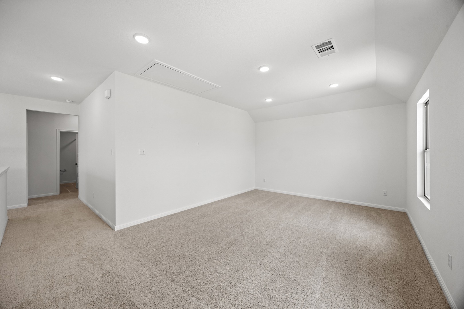 200 Hornet Street Elgin, TX 78621 - Photo 22 of 39 an empty room with a bathroom