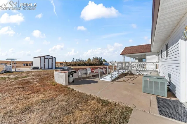 a view of parking area