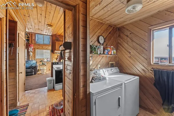 a view of a small space in the backyard