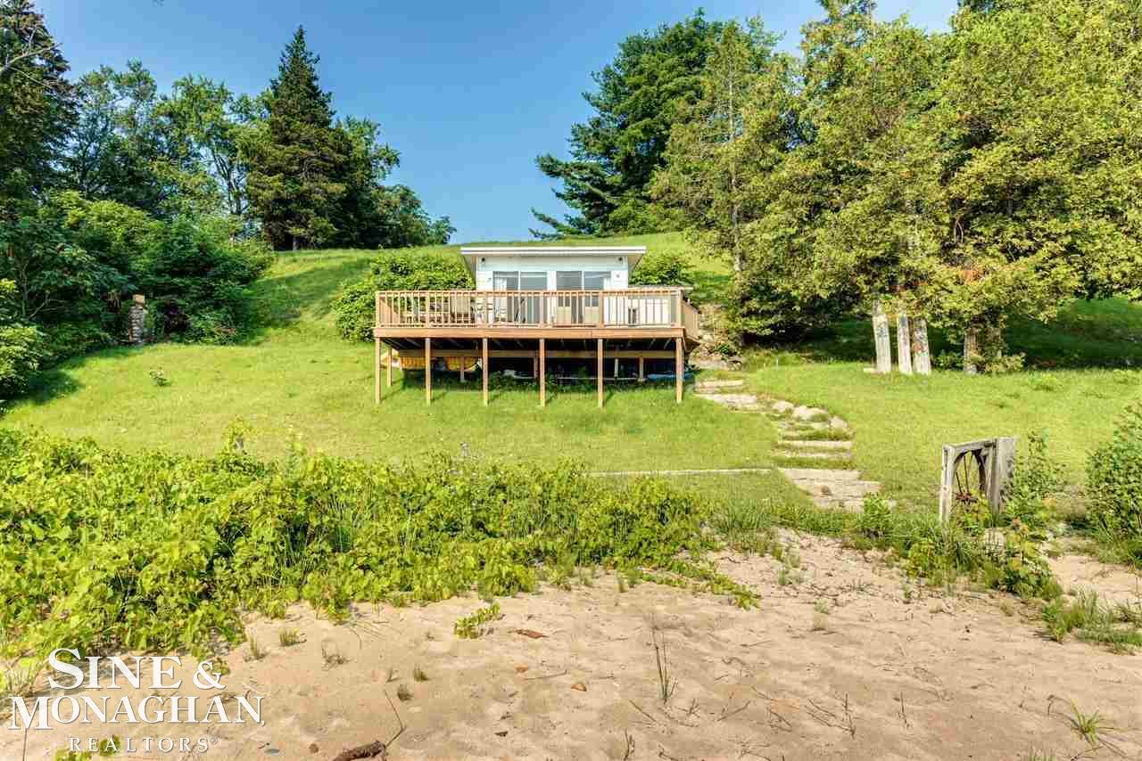 2427 Lakeshore Road Applegate, MI 48401 - Photo 5 of 55