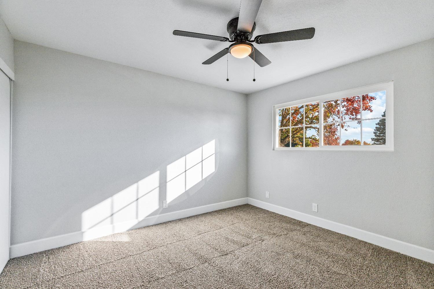 1053 Menlo Avenue Clovis, CA 93612 - Photo 23 of 41 an empty room with windows