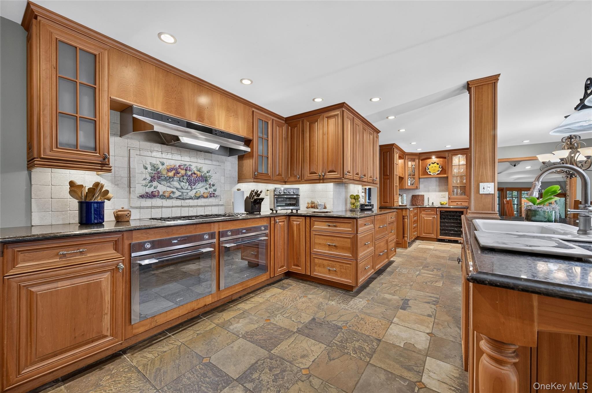 2108 Edge Road Muttontown, NY 11791 - Photo 13 of 38