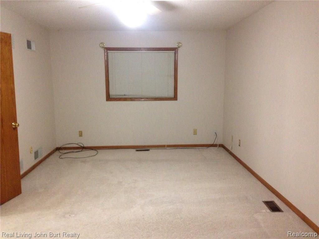 269 Pepper Tree Lane Rochester, MI 48309 - Photo 12 of 18 image.jpg