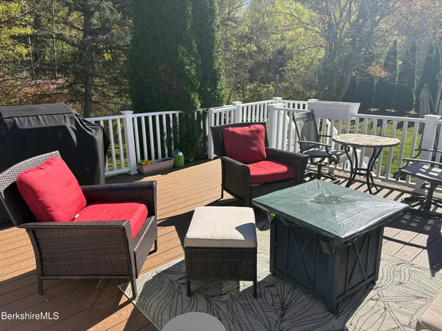 a view of a backyard with basketball court
