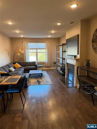 $2,800 | 43 Elston Court, Unit 303, Wanaque, NJ 07420