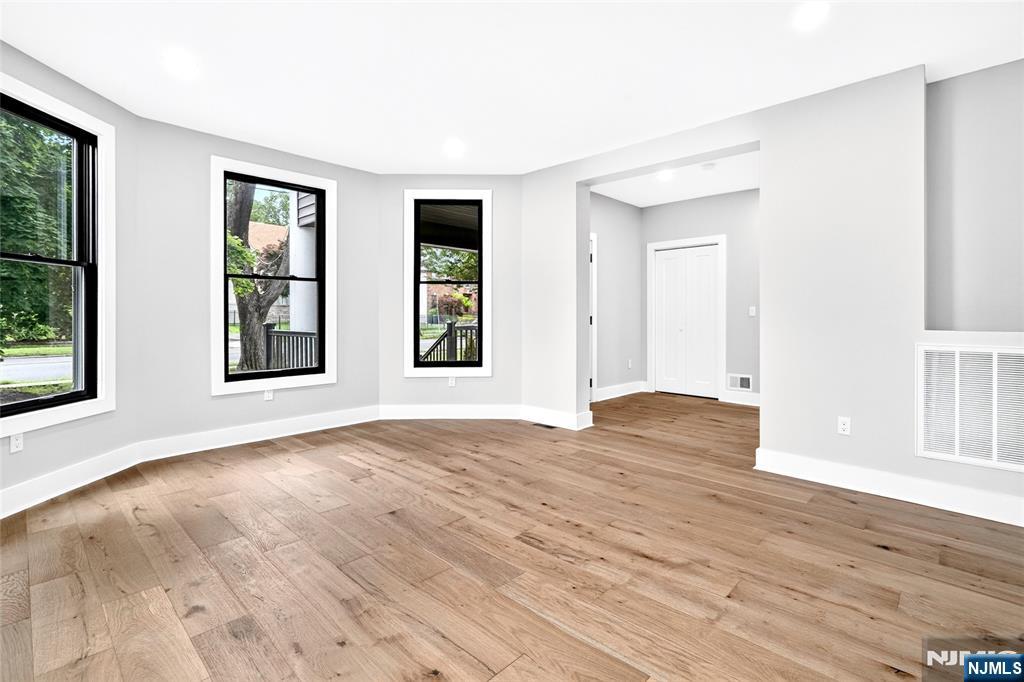 447 Queen Anne Road Teaneck, NJ 07666 - Photo 7 of 50