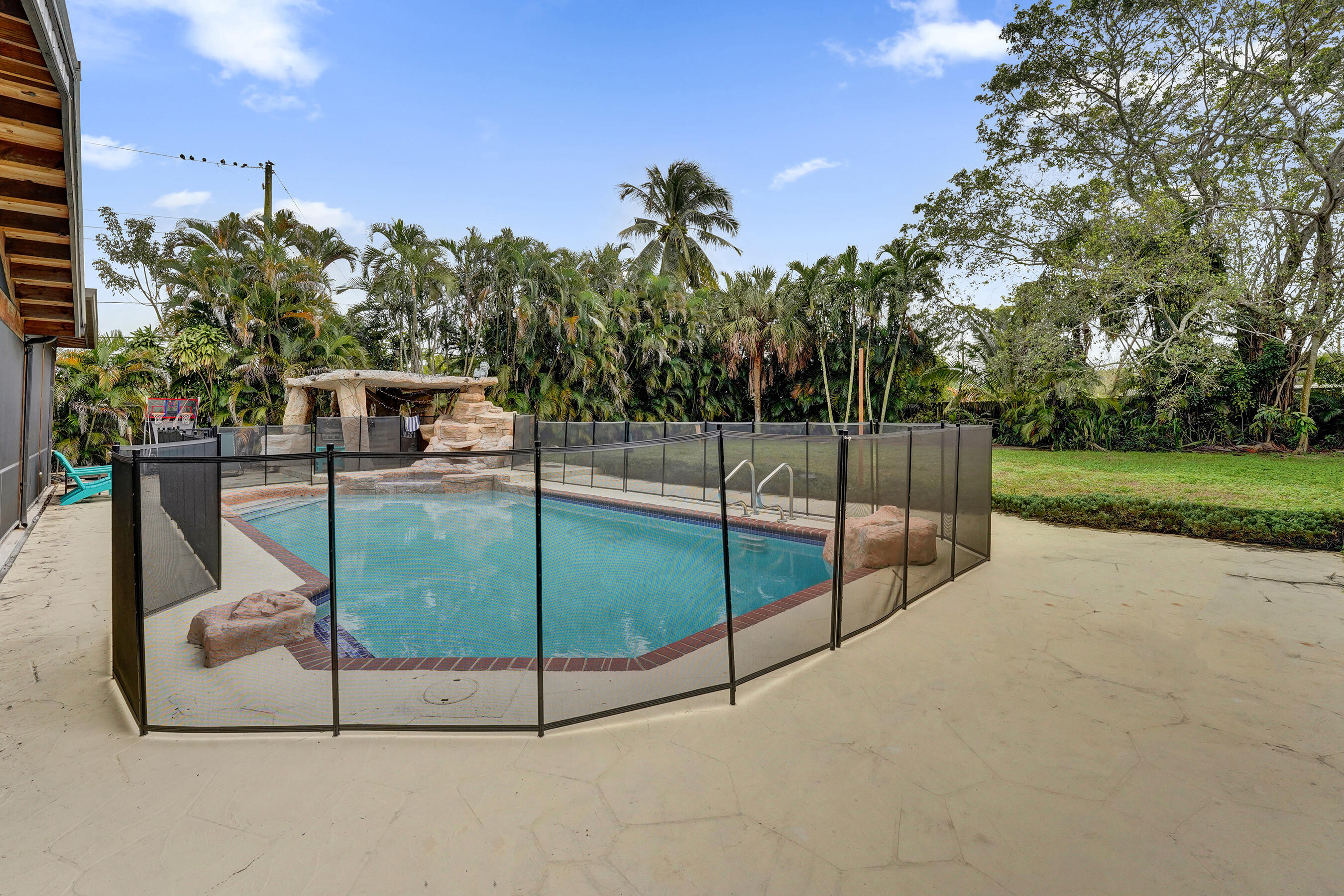 5612 Harding Street Hollywood, FL 33021 - Photo 52 of 52 a view of a backyard
