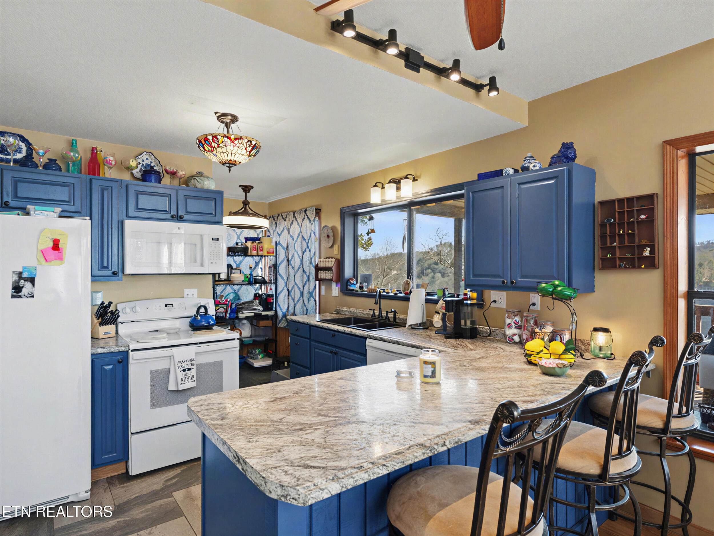 1738 Mountain Shores Road New Tazewell, TN 37825 - Photo 12 of 48 11_20