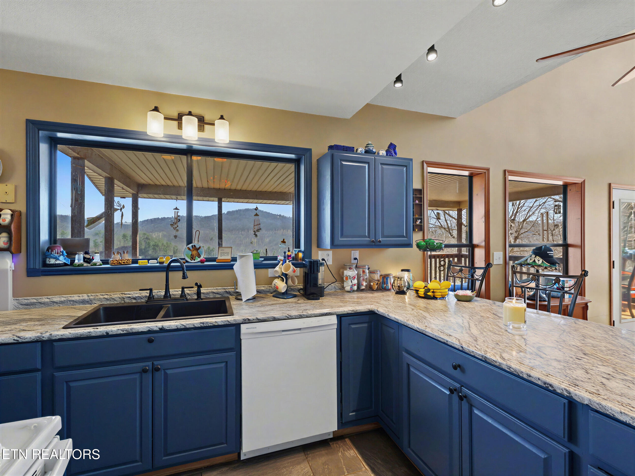 1738 Mountain Shores Road New Tazewell, TN 37825 - Photo 13 of 48 12_21