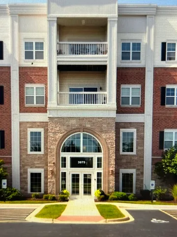 $284,900 | 3975 Idlewild Lane, Unit 107, Naperville, IL 60564