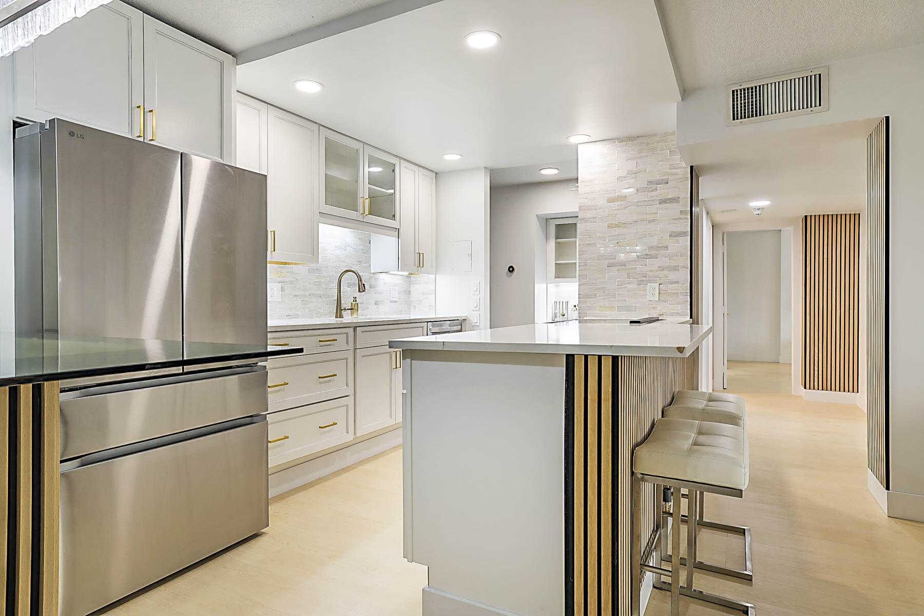 2121 North Ocean Boulevard, Unit 305W Boca Raton, FL 33431 - Photo 10 of 75 SS APPLIANCES