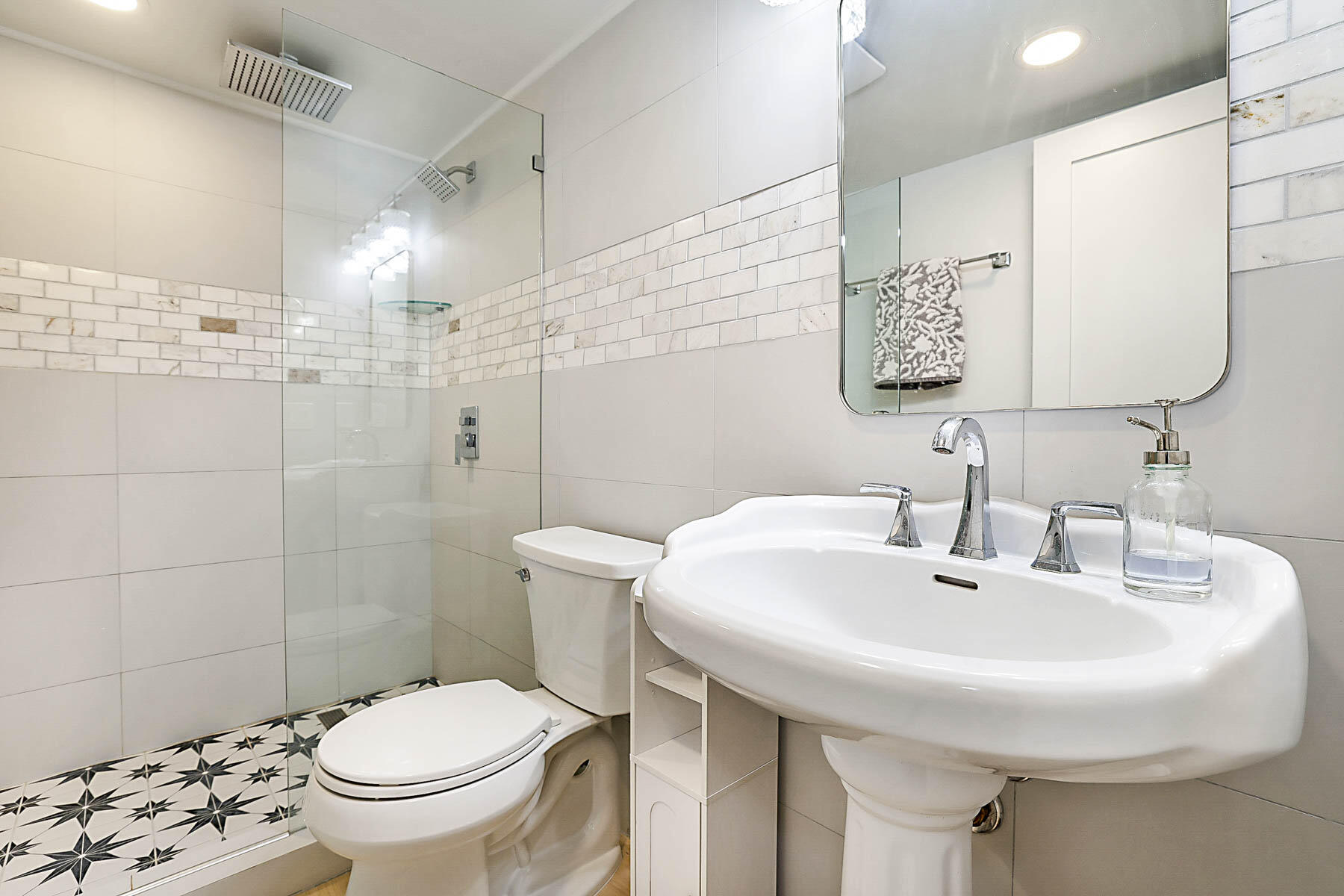 2121 North Ocean Boulevard, Unit 305W Boca Raton, FL 33431 - Photo 28 of 75 GUEST BATHROOM