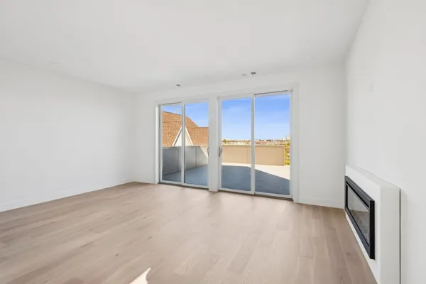 $7,950 | 2323 North Lister Avenue, Unit 2, Chicago, IL 60614