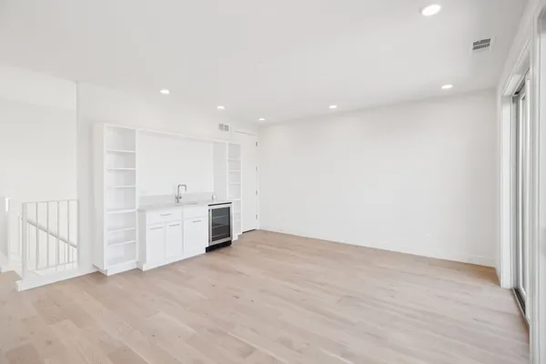$7,950 | 2323 North Lister Avenue, Unit 2, Chicago, IL 60614
