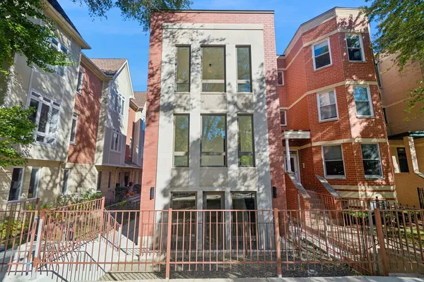 $7,950 | 2323 North Lister Avenue, Unit 2, Chicago, IL 60614