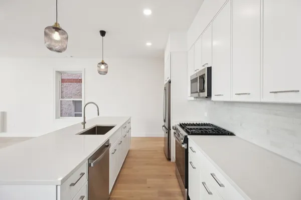 $7,950 | 2323 North Lister Avenue, Unit 2, Chicago, IL 60614
