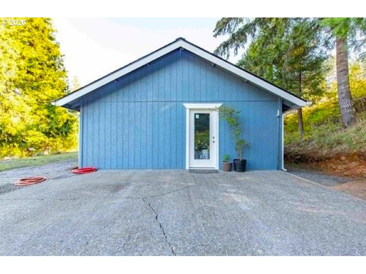 48232 Westoak Road Oakridge, OR 97463 - Photo 4 of 32