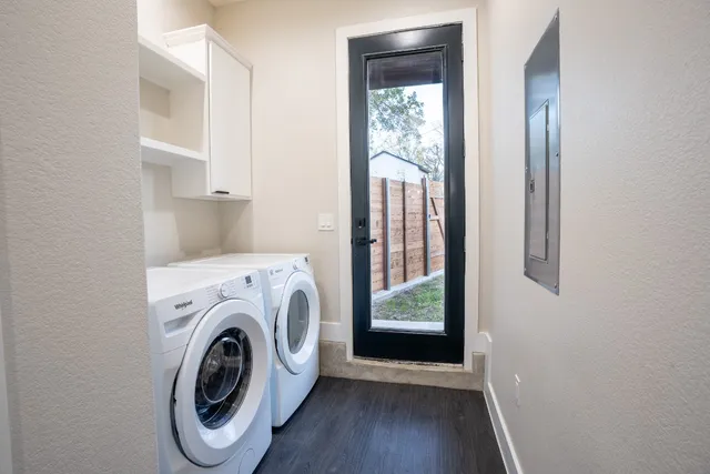 a view of washer and dryer in a room