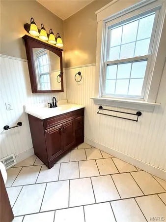 $1,900 | 533 South Pennsylvania Avenue, Belleville, IL 62220