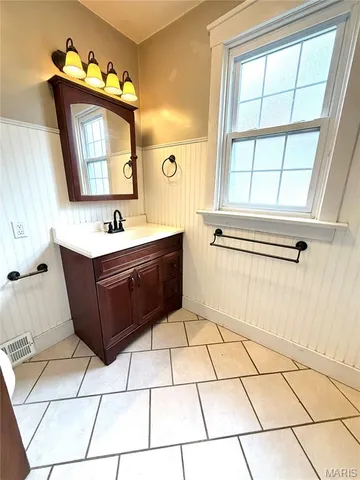 $1,900 | 533 South Pennsylvania Avenue, Belleville, IL 62220