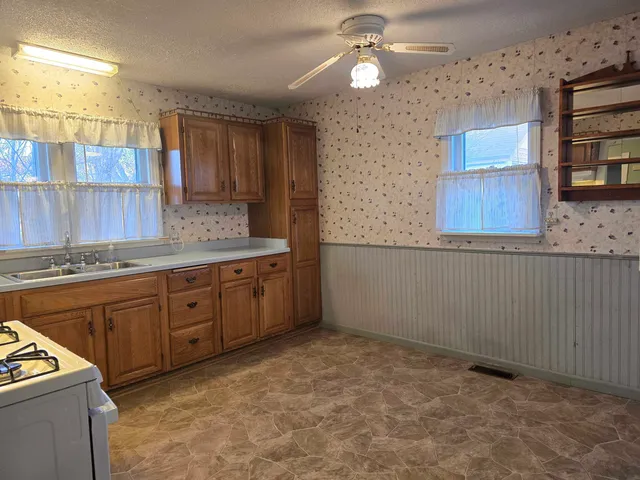 $95,000 | 320 Westmoreland Avenue, Rockford, IL 61102