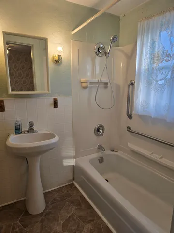 $95,000 | 320 Westmoreland Avenue, Rockford, IL 61102