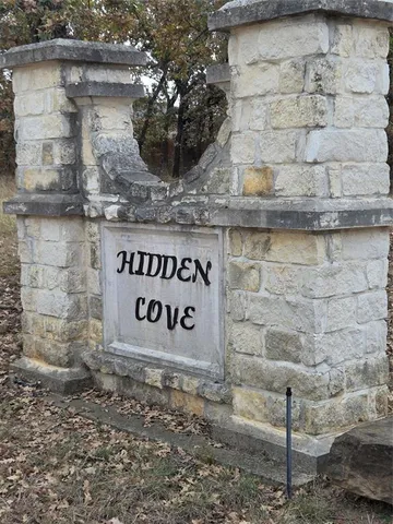 a sign that is sitting on a brick wall