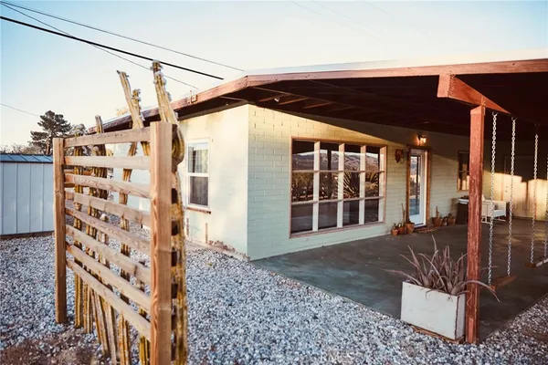 $2,600 | 61886 Calle Los Amigos, Joshua Tree, CA 92252