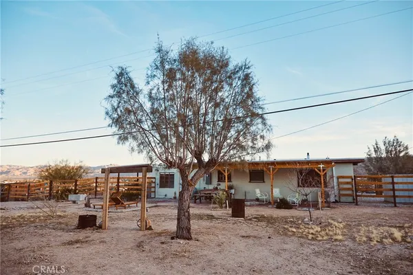 $2,600 | 61886 Calle Los Amigos, Joshua Tree, CA 92252