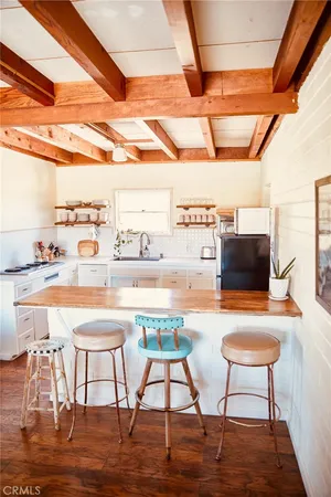 $2,600 | 61886 Calle Los Amigos, Joshua Tree, CA 92252