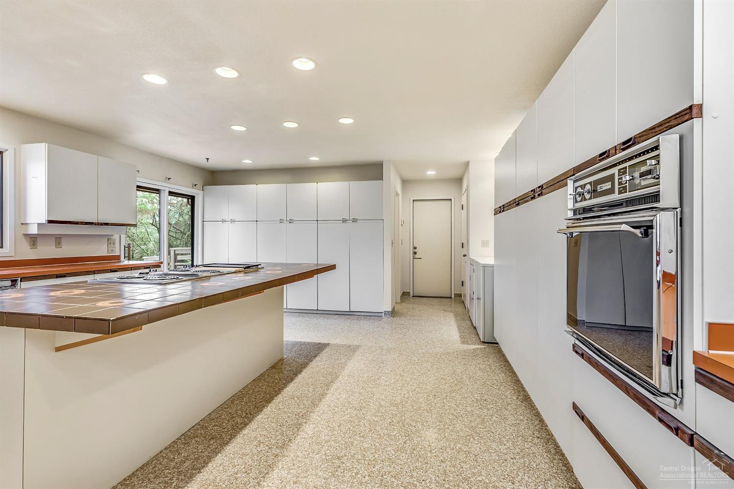 844 Carpenter Hill Road Medford, OR 97501 - Photo 11 of 25 Additional Photo
