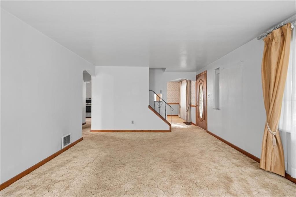 701 Wible Run Road Pittsburgh, PA 15209 - Photo 11 of 33 an empty room with windows