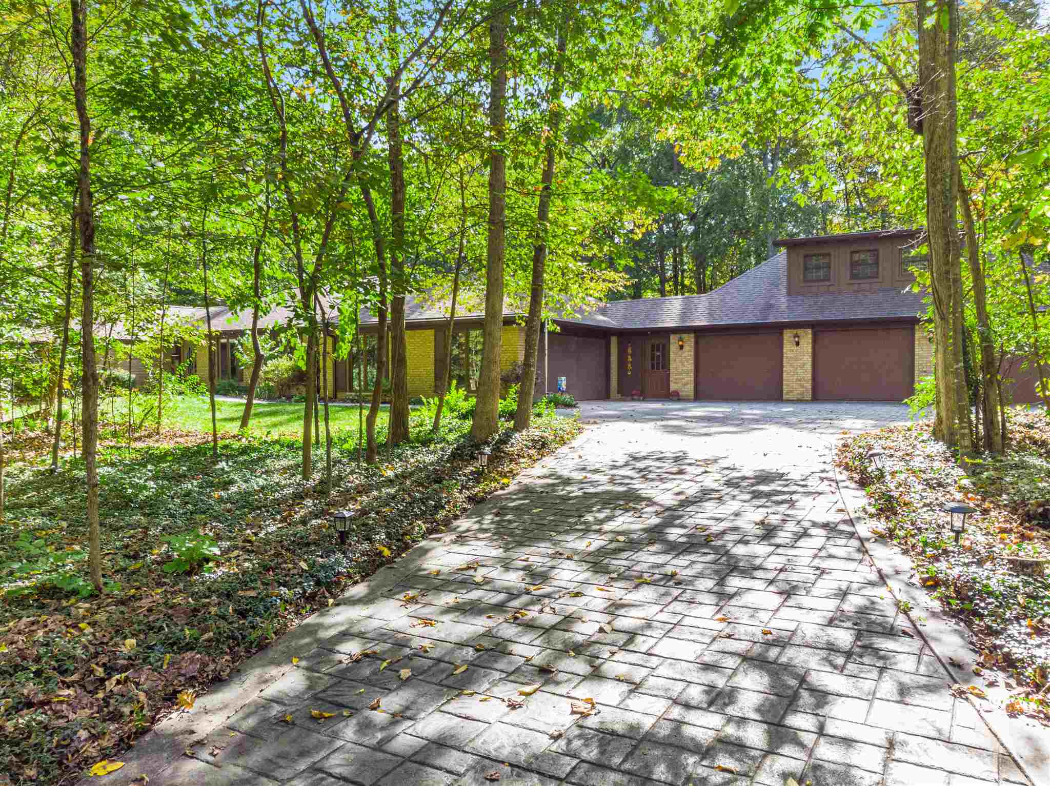 2306 Stonington Road Fort Wayne, IN 46845 - Photo 1 of 36