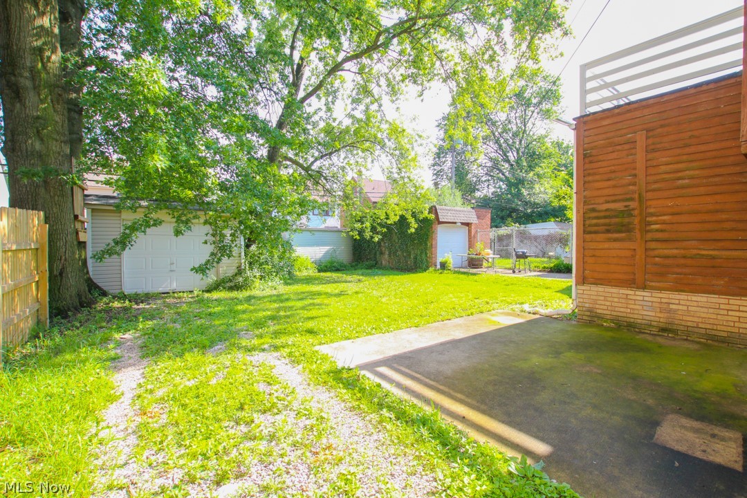 3579 Bainbridge Road Cleveland Heights, OH 44118 - Photo 3 of 35