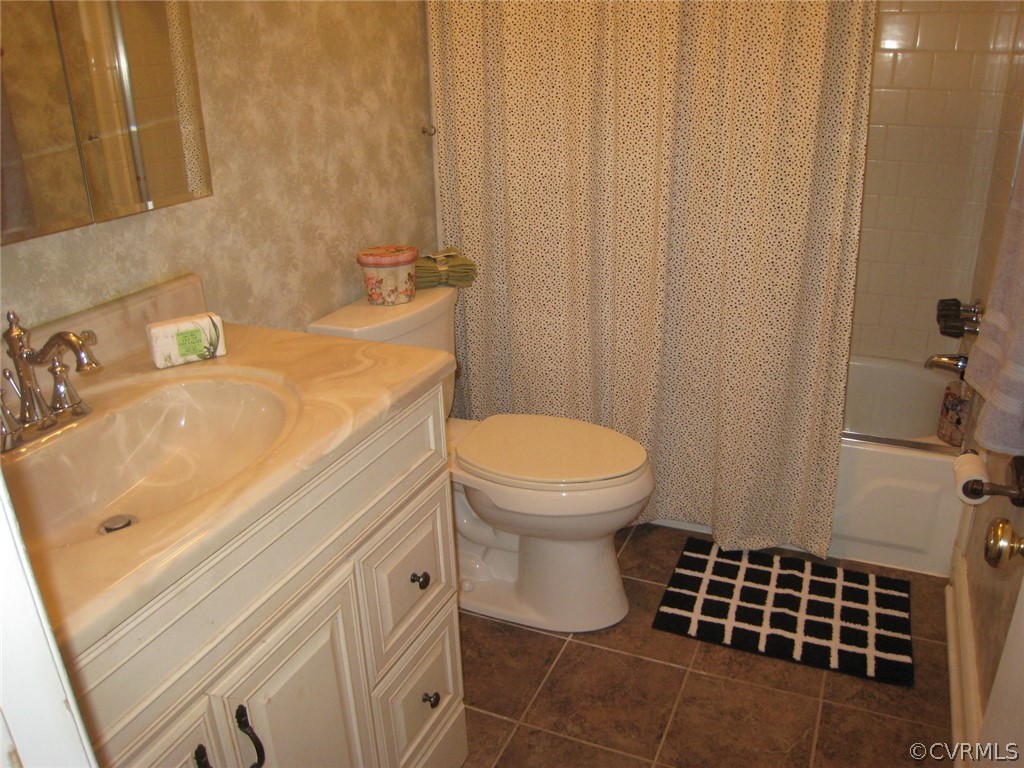 4512 Rabbit Foot Lane North Chesterfield, VA 23236 - Photo 35 of 46 Hall full bathroom upstairs, ceramic tiled floors,