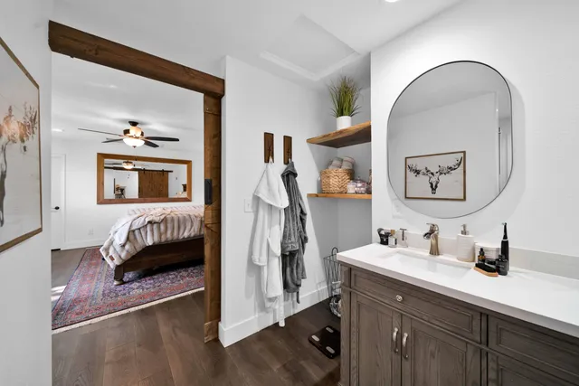 a en suite bathroom with a sink and a mirror