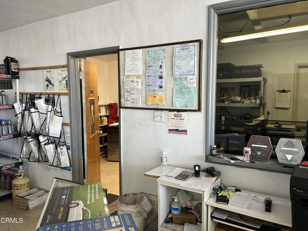 1401 Main Street Barstow, CA 92311 - Photo 53 of 66 a workspace with furniture and window